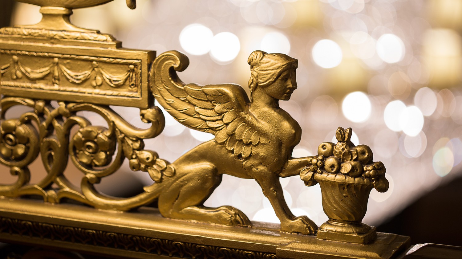 Amway Grand_Pantlind Lobby_Close Up of Fixture_Historic Lion Woman_Fruit Basket_Railing