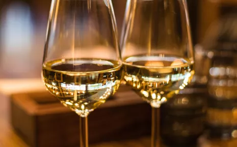 Amway Grand_Two Wine Glasses_White Wine