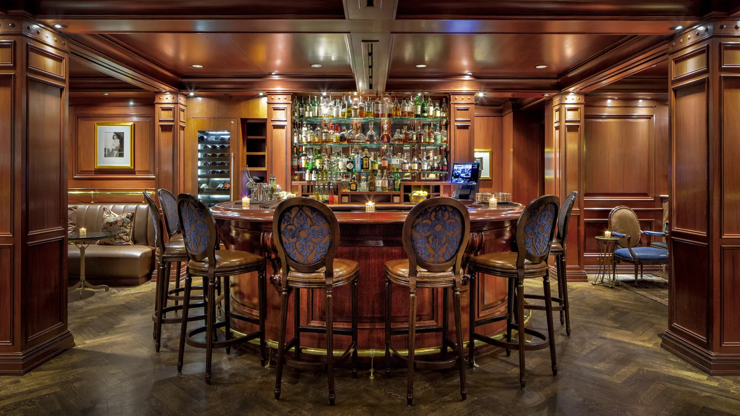Amway Grand_Lumbar Baron Bar_Bar_Stools_Alcohol Shelves_Wood_Paintings_Bench_tables_Chairs