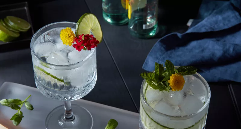 Amway Grand_MDRD_Gin Tonic_Edible Flowers_Lime