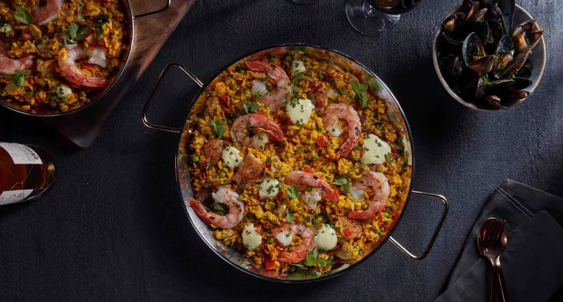 Amway Grand_MDRD_Two Paella Mixtas_Rice_Shrimp_Vegetables_Scallops_Wine