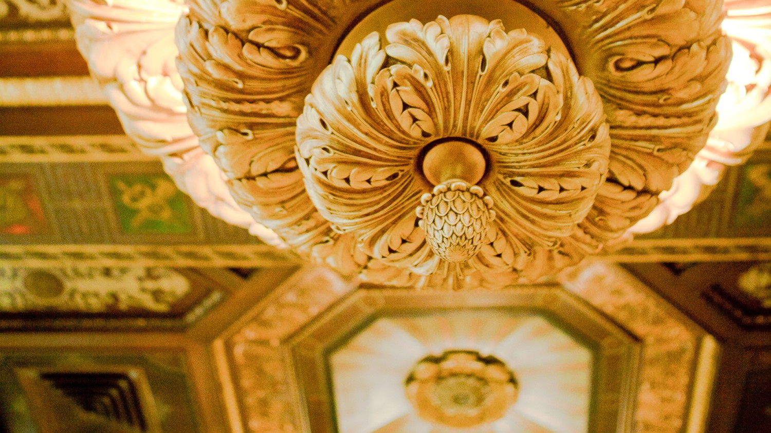 Amway Grand_Detail Shot_Chandelier_Gold Ceiling_Wood