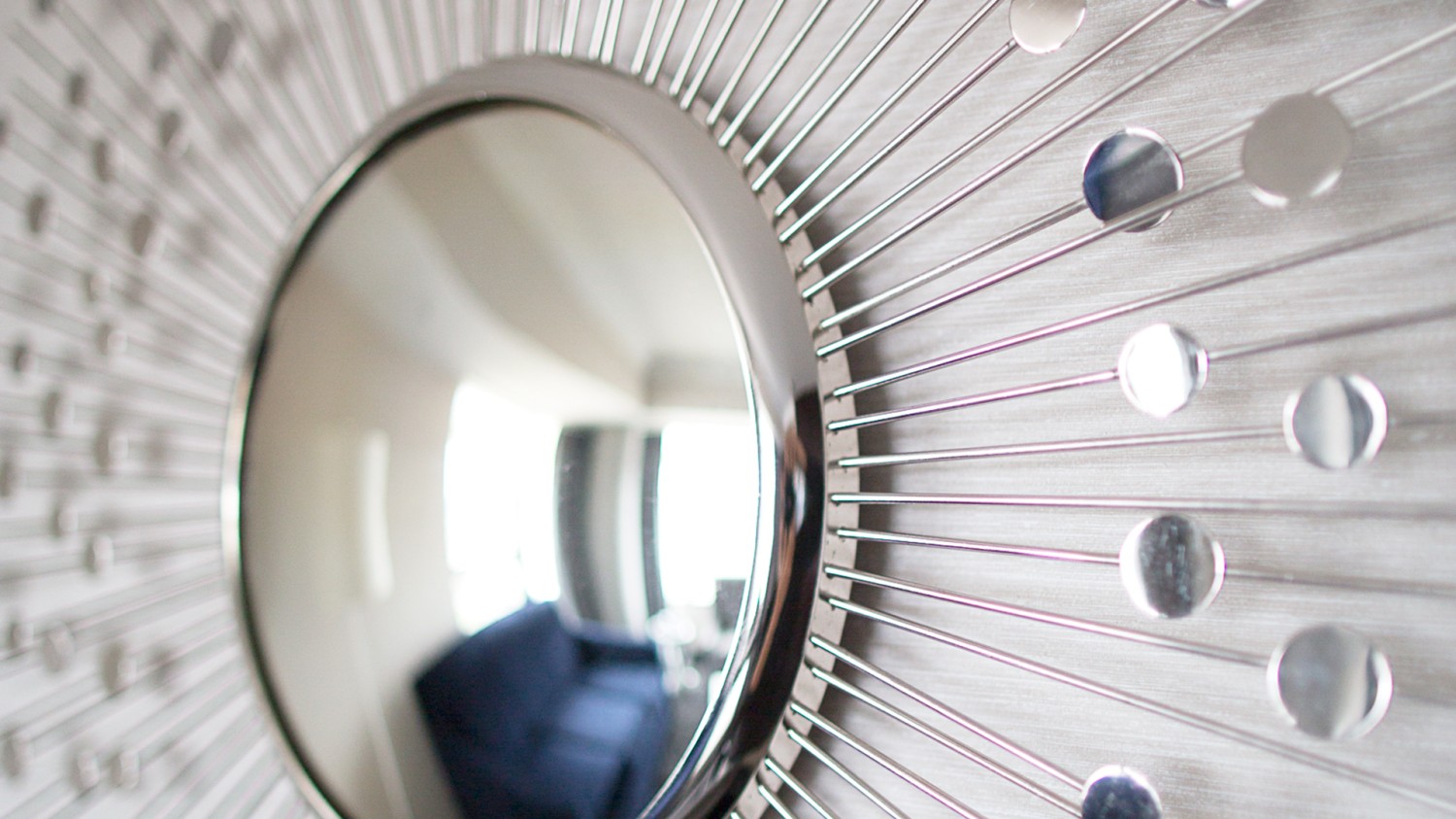 Amway Grand_Guest Room_Close Up_Mirror_Large Round Mirror_Small Round Mirrors