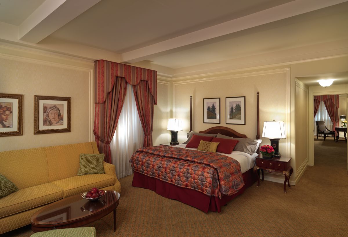 Plaza Luxury Suites | Amway Grand Plaza