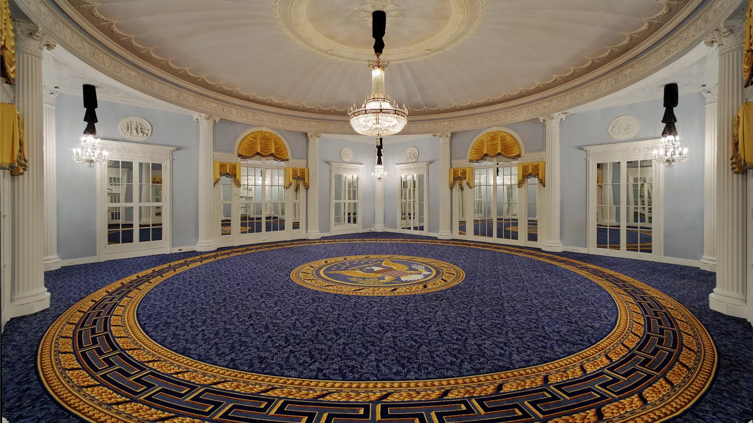 Amway Grand_Ford Ballroom_Empty_MIrrors_Chandeliers